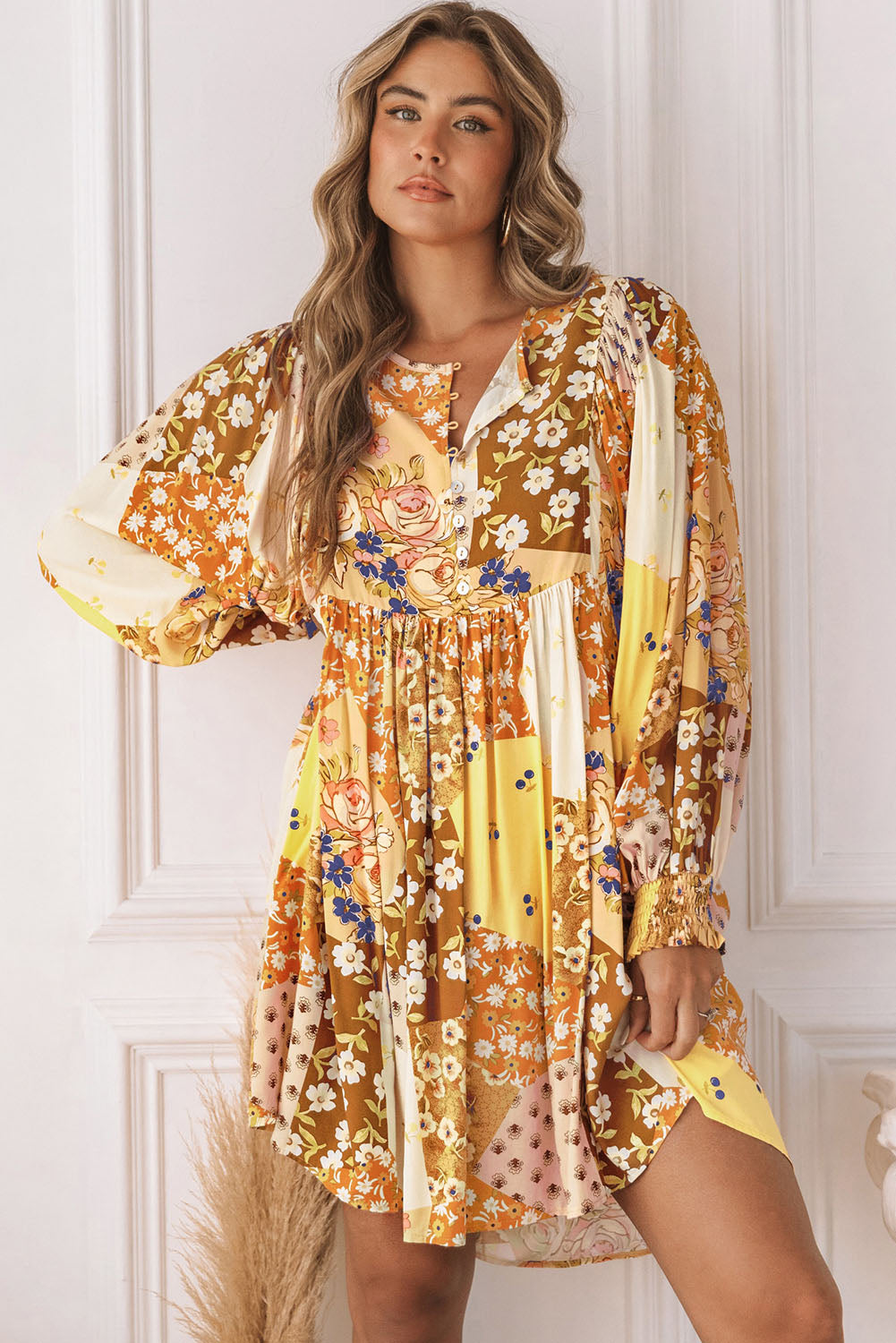 Summer dress in yellow and floral colors, a refreshing and light midi mini dress