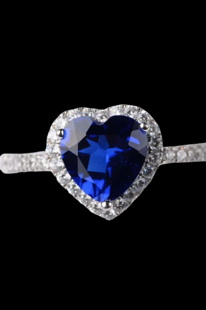 Stunning 2 Carat Heart-Shaped Moissanite Side Stone Ring in 925 Sterling Silver