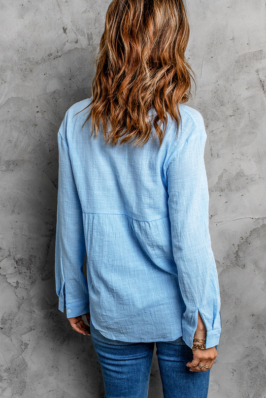 Elegant button-down shirt with collar